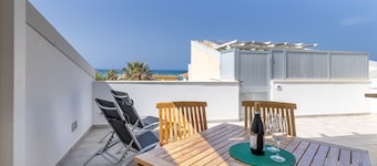 Apartment 'Appartamento Sole' with Sea View, Wi-Fi and Air Conditioning
