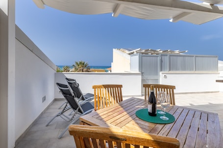 Outdoor dining. Apartment 'Appartamento Sole' with Sea View, Wi-Fi and Air Conditioning