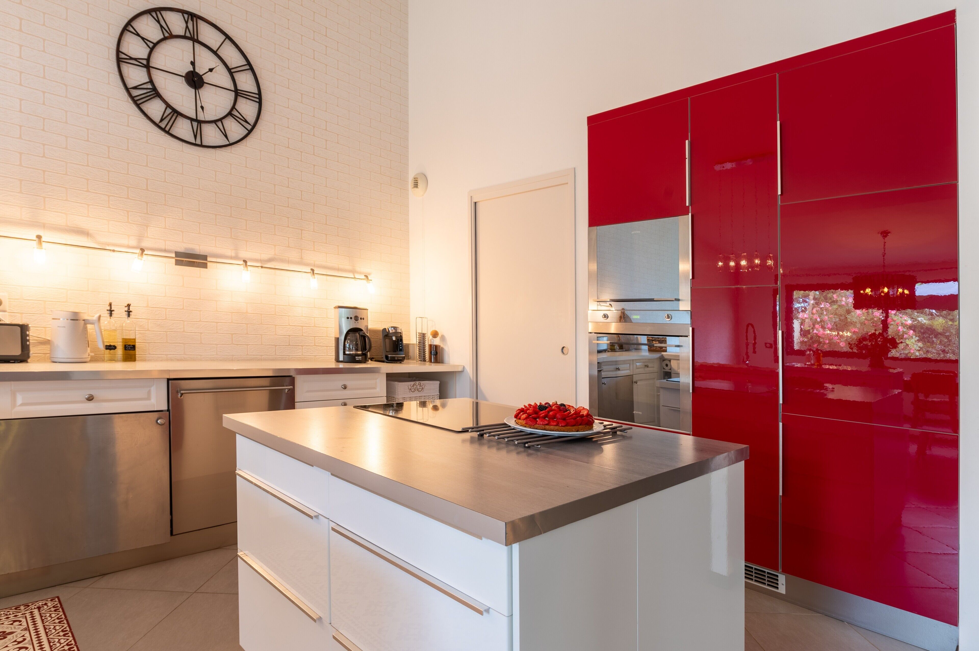 冰箱、微波炉、烤箱、炉灶