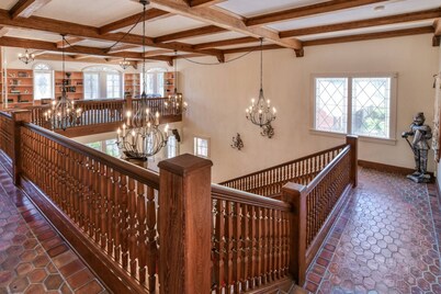 Historic Home, Perfect for Special Occasions, 3 Master Suites, Steps to Sites, $300 in Free Tickets!