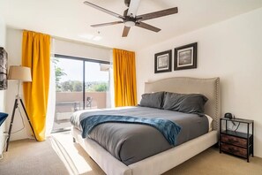 2 室のベッドルーム、デスク、アイロン / アイロン台、旅行用ベビーベッド