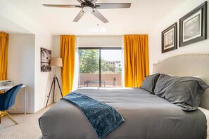 2 Schlafzimmer, Schreibtisch, Bügeleisen/Bügelbrett, Reisekinderbett