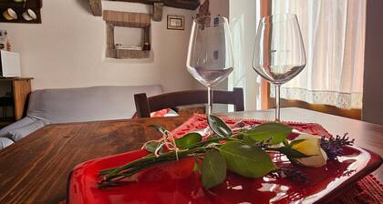Holiday Home 'La Casina Rossa Della Fornace' with Mountain View, Private Garden and Wi-Fi
