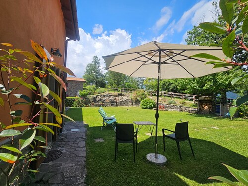 Holiday Home 'La Casina Rossa Della Fornace' with Mountain View, Private Garden and Wi-Fi