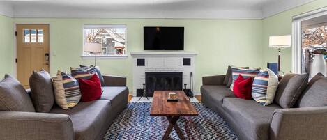Smart TV, fireplace