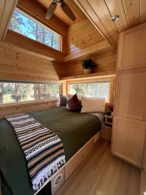 1 habitación, tabla de planchar con plancha, wifi gratis y ropa de cama