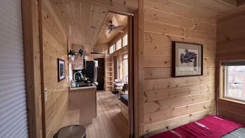 1 slaapkamer, een strijkplank/strijkijzer, gratis wifi, beddengoed