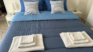 2 habitaciones, tabla de planchar con plancha y cuna de viaje