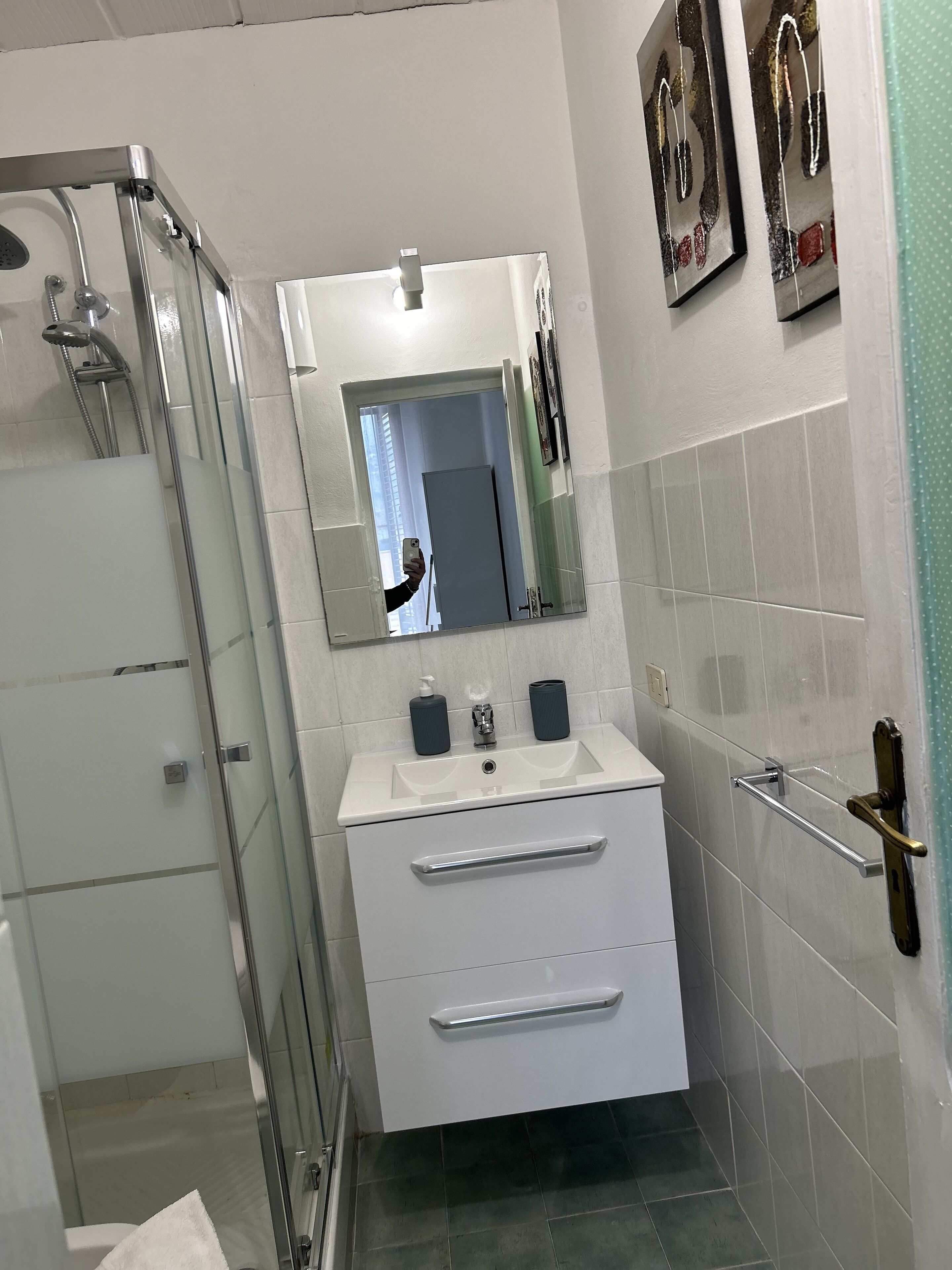 Doccia, asciugacapelli, bidet, asciugamani