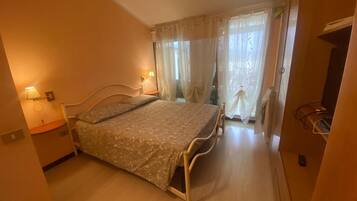 1 Schlafzimmer, Bügeleisen/Bügelbrett, Bettwäsche