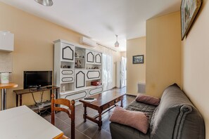 Fernseher, Videospiele, DVD-Player, Stereoanlage