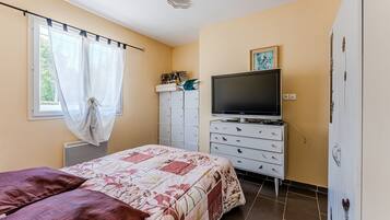 1 chambre, fer et planche à repasser, Wi-Fi gratuit