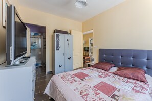 1 bedroom, iron/ironing board, free WiFi