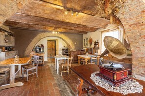 Dining - Villa "Privata Locanda In Tuscany" with Private Pool, Private Terraces & Wi-Fi (Castiglione D'orcia)