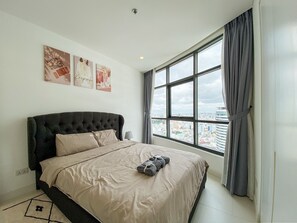 3 bedrooms, iron/ironing board, WiFi, bed sheets - Zeus Living - City Garden 360 degree of Sunset Catching on Air  (Thành phố Hồ Chí Minh)
