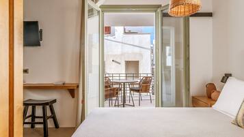 1 habitación, tabla de planchar con plancha, wifi gratis y ropa de cama