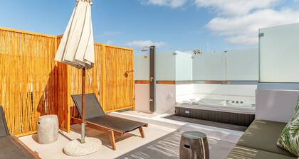 Appartement dans un hÎtel "Makava Suite" avec bain à remous extérieur, balcon et climatisation