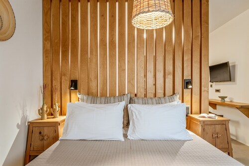 Appartement dans un hôtel "Makava Suite" avec bain à remous extérieur, balcon et climatisation