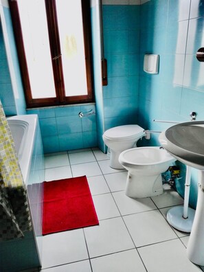 Shower, hair dryer - Vacation Home "Casa Silvia Trilo Calagavetta" near Beach with A/C (La Maddalena)