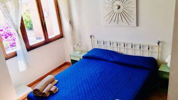 2 chambres, fer et planche Ă repasser