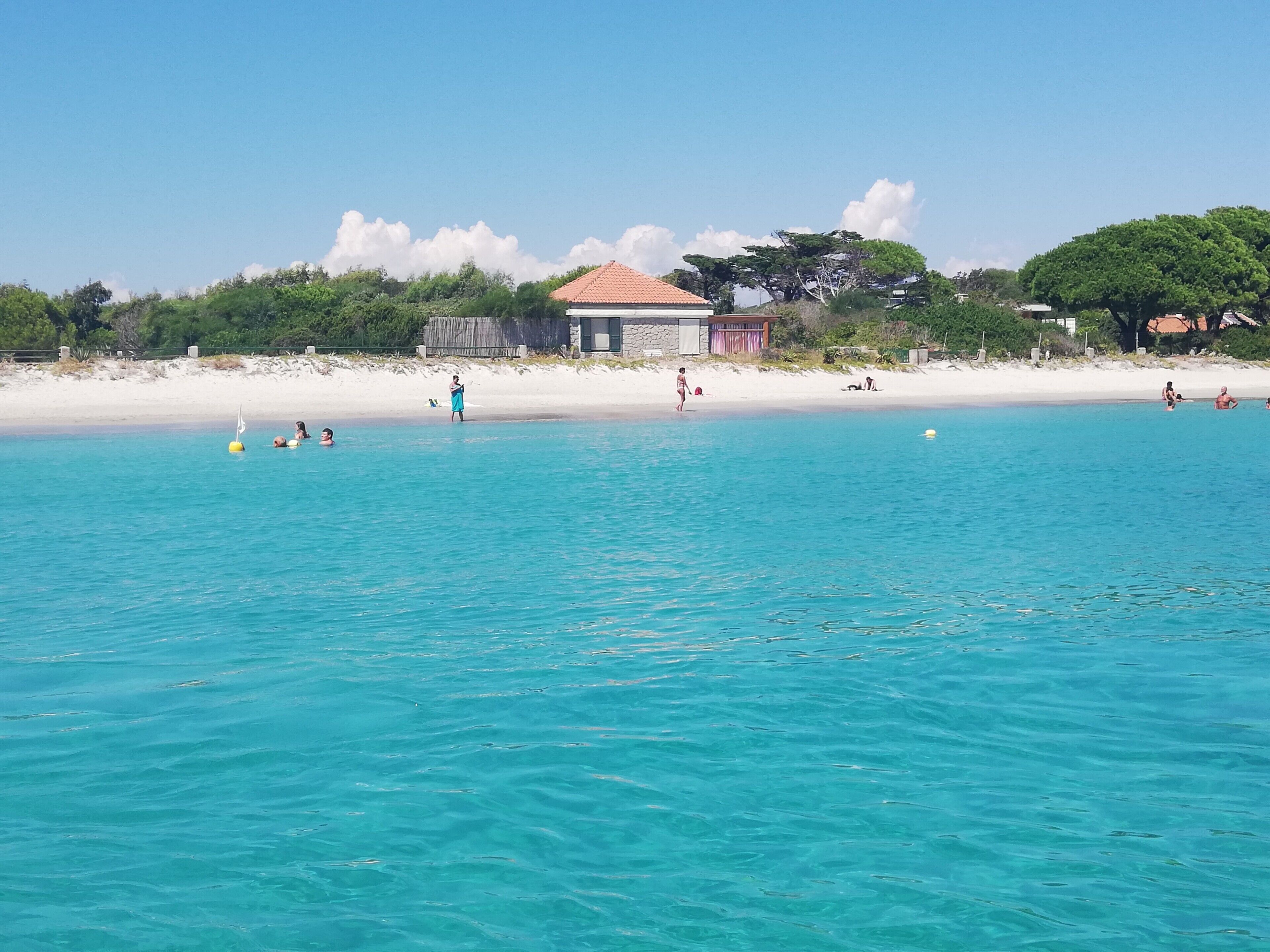 Una spiaggia nelle vicinanze