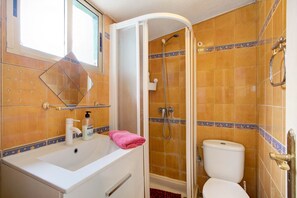 Ducha, secador de pelo, toallas