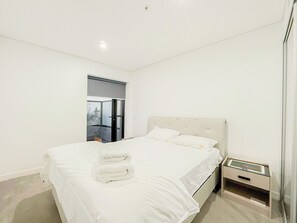 Departamento básico, 2 camas matrimoniales | Escritorio, espacio para trabajar con laptop y wifi gratis 