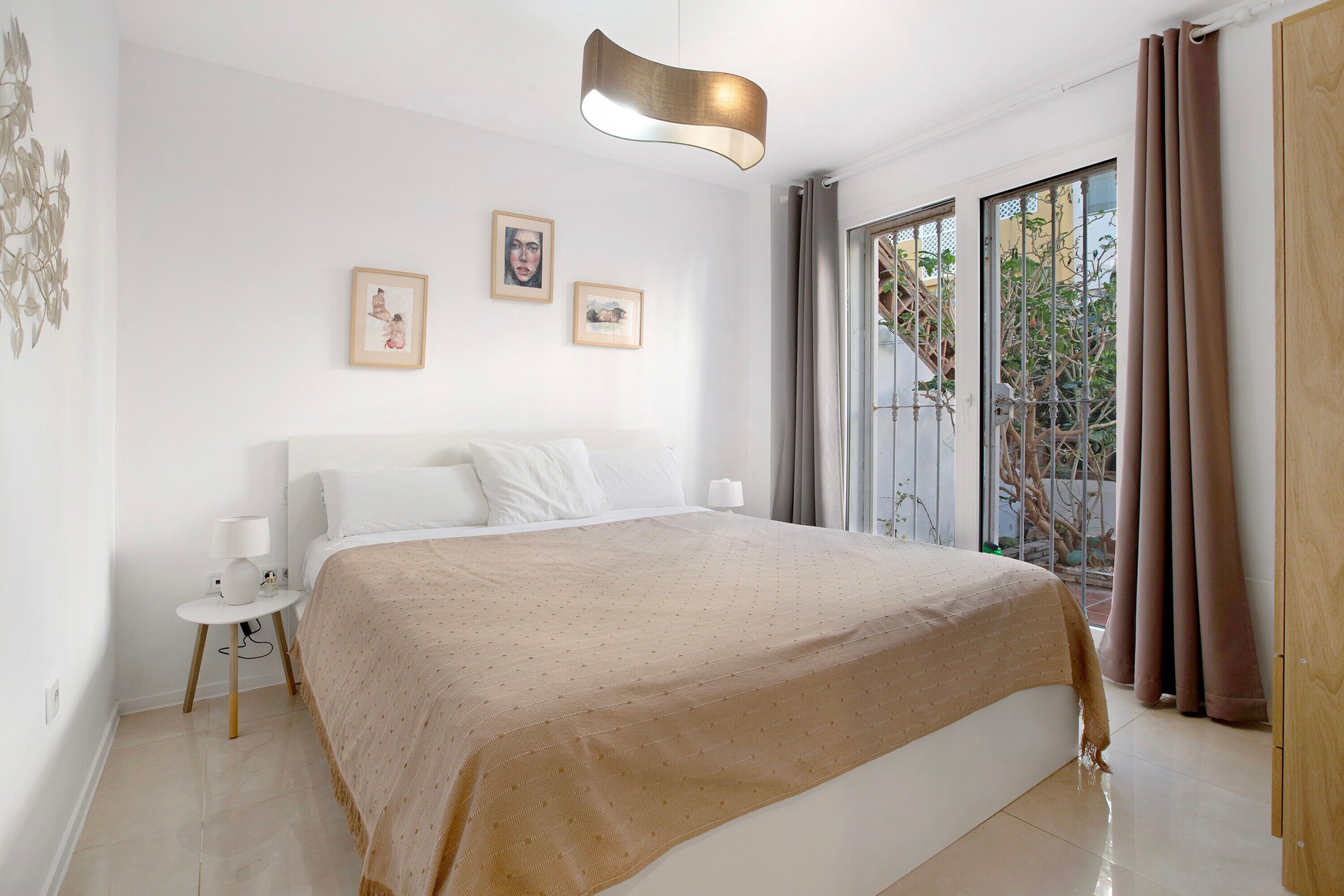 2 habitaciones, tabla de planchar con plancha y wifi gratis 