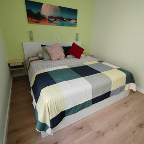 1 室のベッドルーム、アイロン / アイロン台、WiFi (無料)、ベッドシーツ