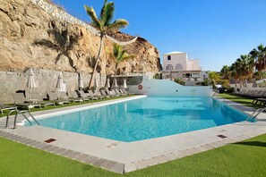 Pool - Vacation Apartment 'Dreams' with Sea View, Shared Pool and Wi-Fi (Puerto Rico)