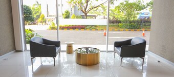 OYO 93432 Tree Room Hotel