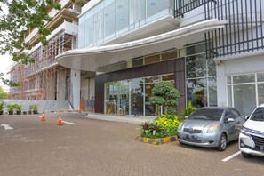 Exterior - OYO 93432 Tree Room Hotel (Tangerang)