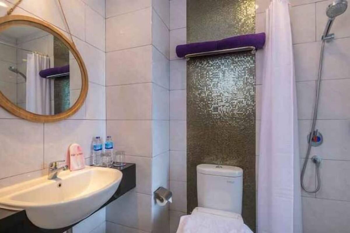 Free toiletries, towels, soap, shampoo