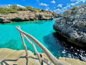 Sèche-cheveux, serviettes fournies