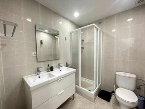 Hair dryer, towels