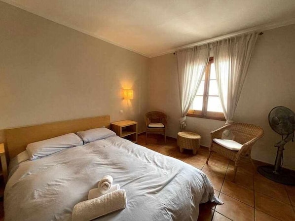 1 chambre, fer et planche à repasser, lit parapluie, Wi-Fi gratuit