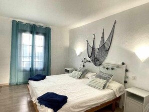 1 chambre, fer et planche à repasser, lit parapluie, Wi-Fi gratuit