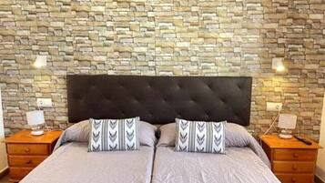 1 slaapkamer, een strijkplank/strijkijzer, reisbedje, gratis wifi