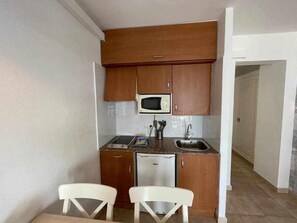 Fridge, microwave, coffee/tea maker, toaster