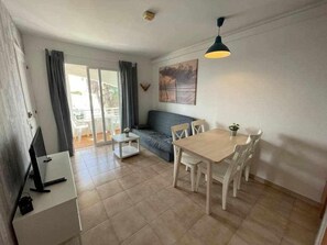 TV - Mitjana - Apartamento con Piscina (Cala Blanes)