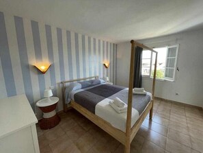 1 slaapkamer, een strijkplank/strijkijzer, reisbedje, gratis wifi