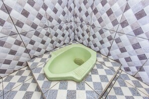 Economy Double Room | Bathroom