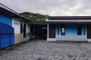 Exterior - Hotel O Penginapan Mekar Sari Near PT. Lombok Menara Energygas (Kuripan)