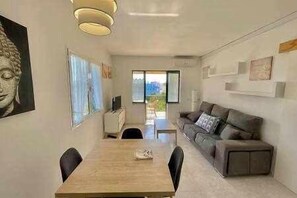 TV - Bosch-apartamento de 2 Dormitorios y con Piscina (Cala Blanes)
