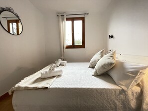 2 bedrooms, iron/ironing board, travel cot, bed sheets