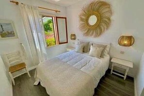 2 habitaciones, tabla de planchar con plancha y cuna de viaje 