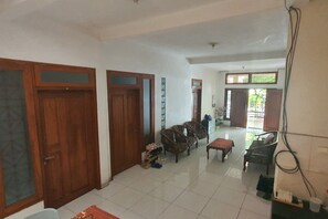 Lobby sitting area - Hotel O Damia Homestay Syariah (Surabaya)