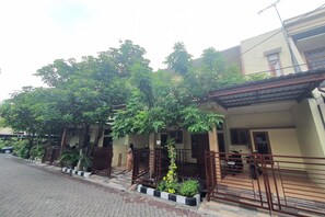 Exterior - Hotel O Damia Homestay Syariah (Surabaya)