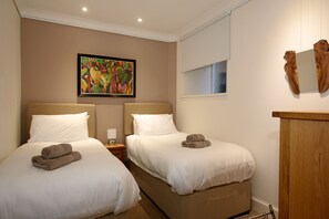 3 slaapkamers, een strijkplank/strijkijzer, gratis wifi, beddengoed