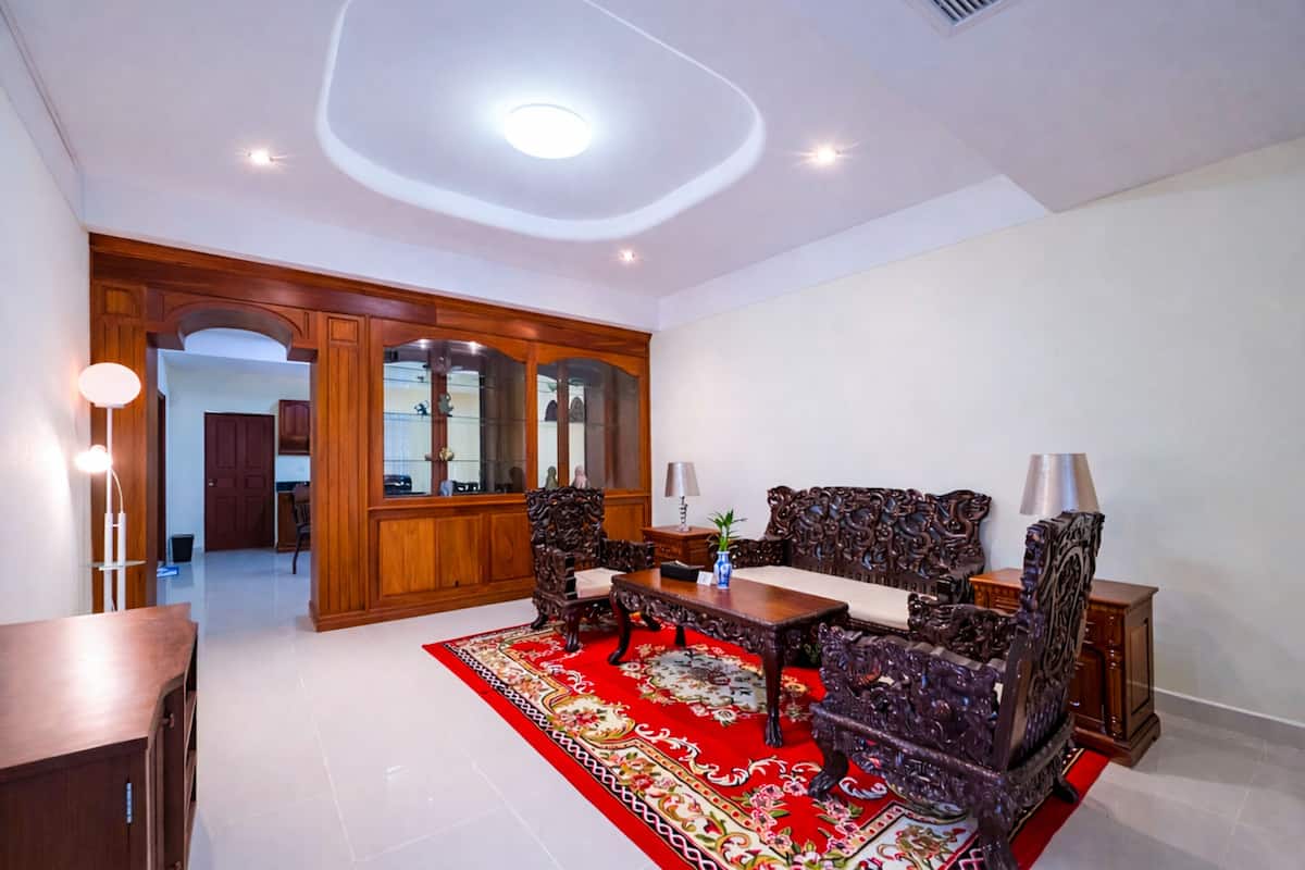 20-inch TV with cable channels, video-game console, Netflix